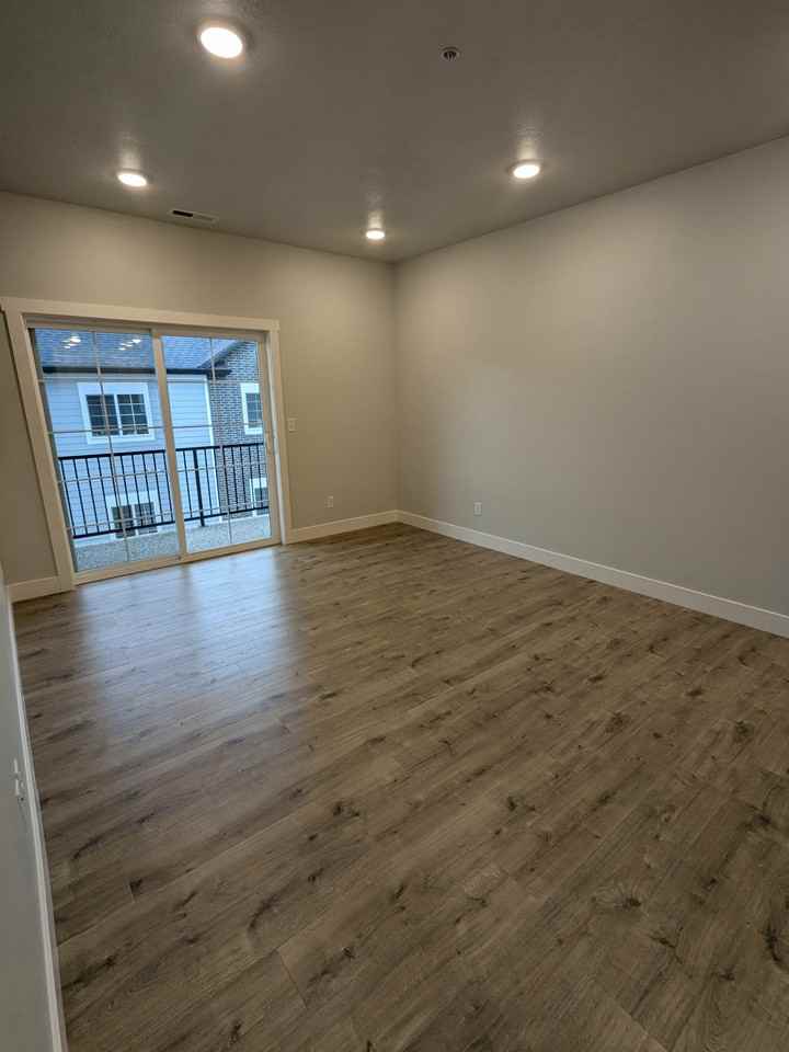 1561 N 110 W #A - Photo 6 of 18