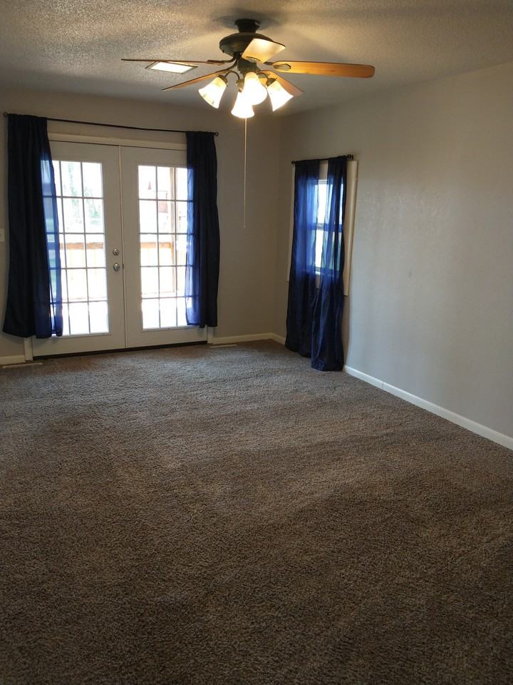 1115 W Ashland St #NA - Photo 2 of 16