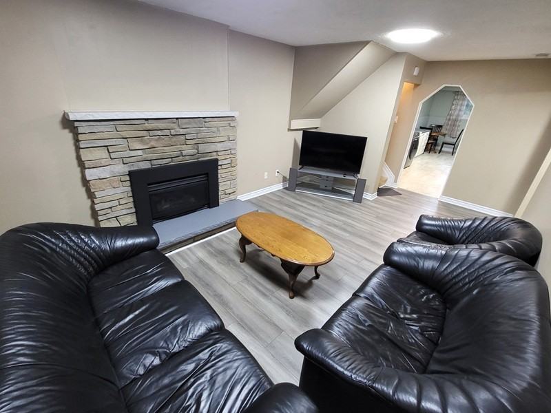 9 Sanderson Drive - Photo 4 of 7