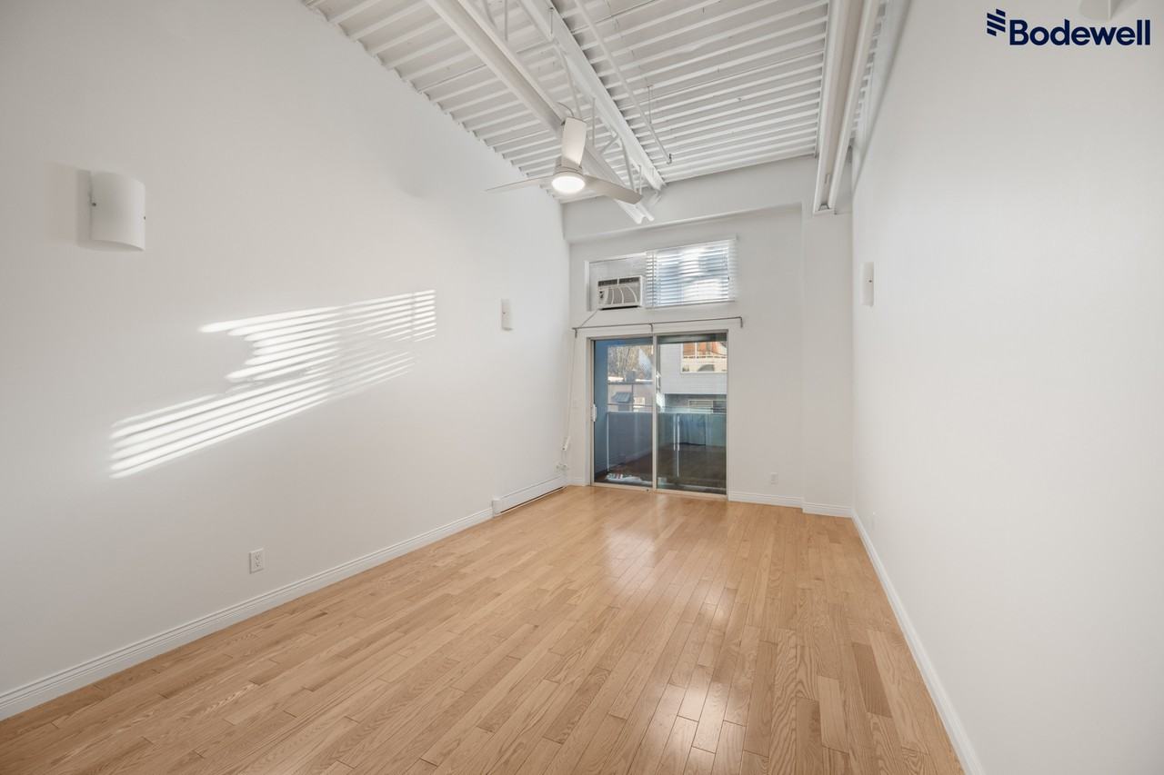 Studio 10 - Photo 2 of 15