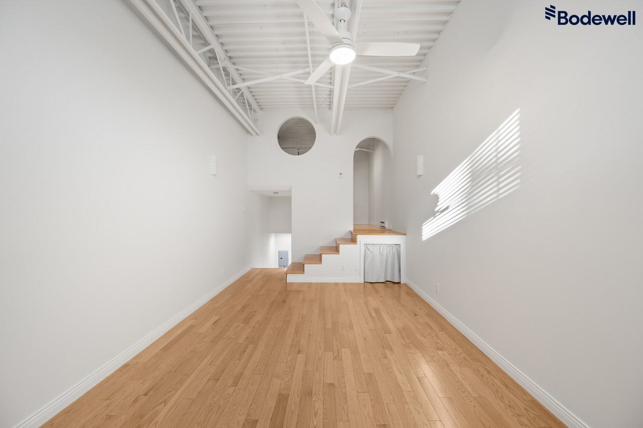 Studio 10 - Photo 3 of 15