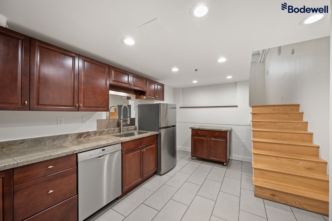 Studio 10 - Photo 6 of 15