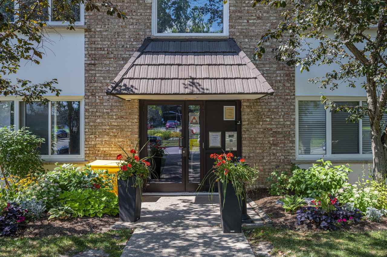 Treeview Manor - Photo 4 of 22