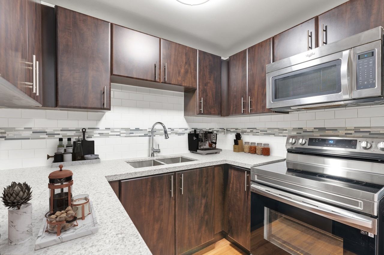 Treeview Manor - Photo 7 of 22