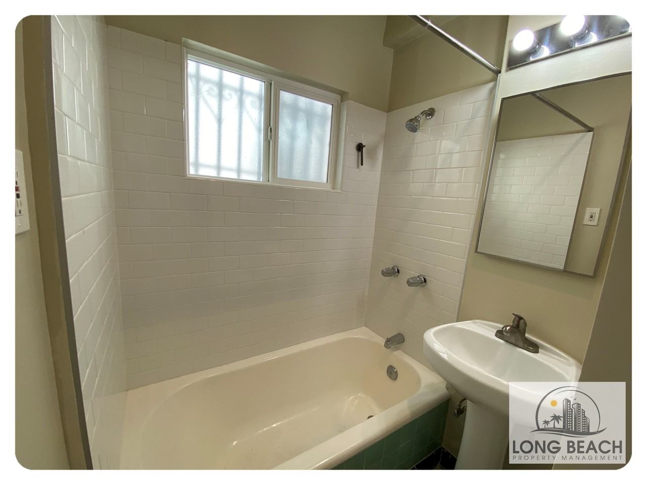 1119 East 4th Street #B - Photo 3 of 15