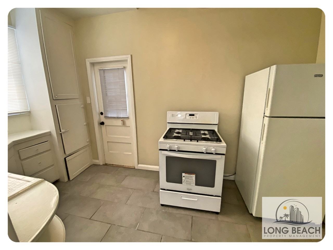 1119 East 4th Street #B - Photo 4 of 15