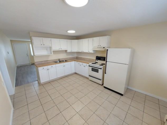 Bright 2 Bedroom Unit By Red Deer College!! - Photo 3 of 15