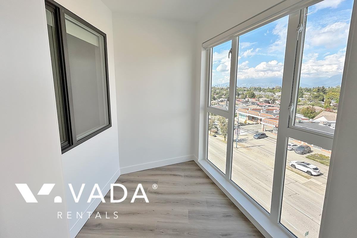 3068 Kingsway - Photo 3 of 26