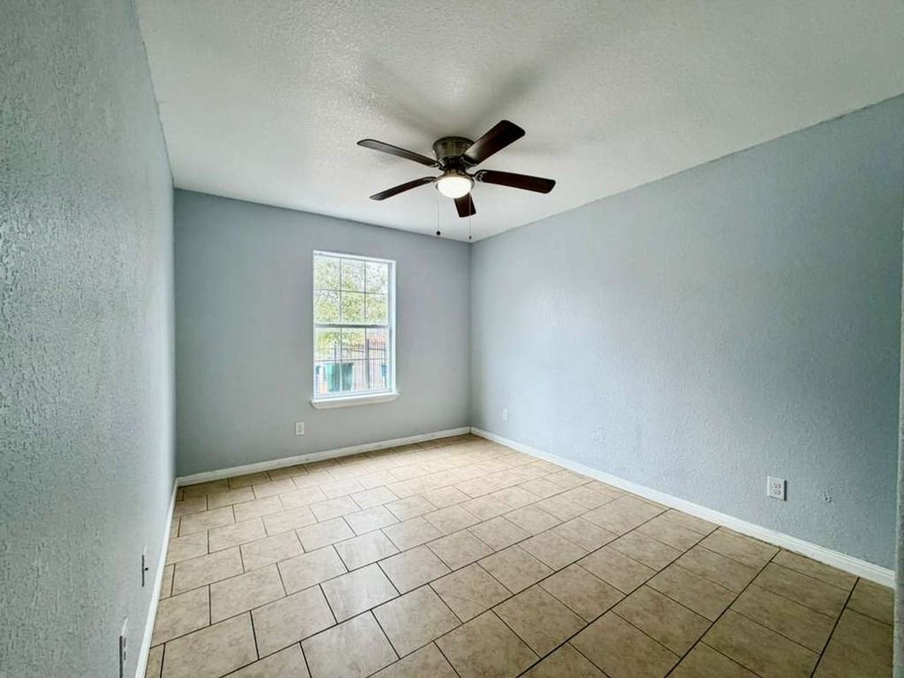 3107 W Travis St #1 - Photo 5 of 14