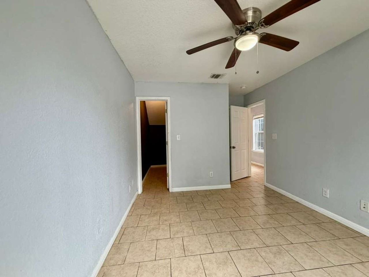 3107 W Travis St #1 - Photo 6 of 14