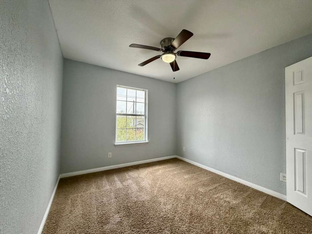 3107 W Travis St #1 - Photo 7 of 14