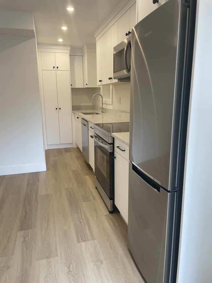 10961 84 Avenue - Photo 2 of 7