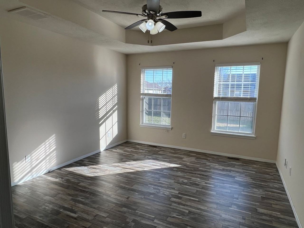 448 N Taylor Dr - Photo 6 of 17