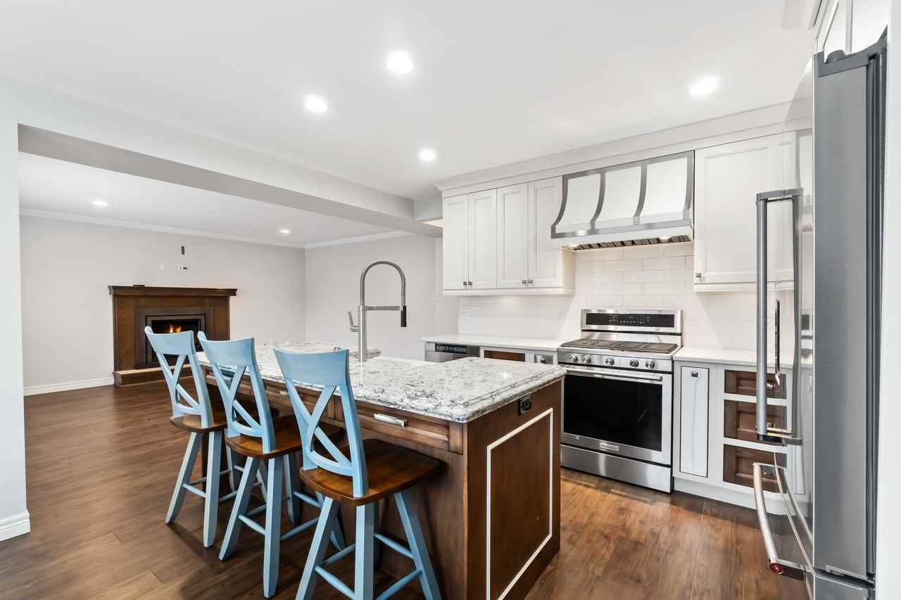 451 St Lawrence Crt - Photo 2 of 10