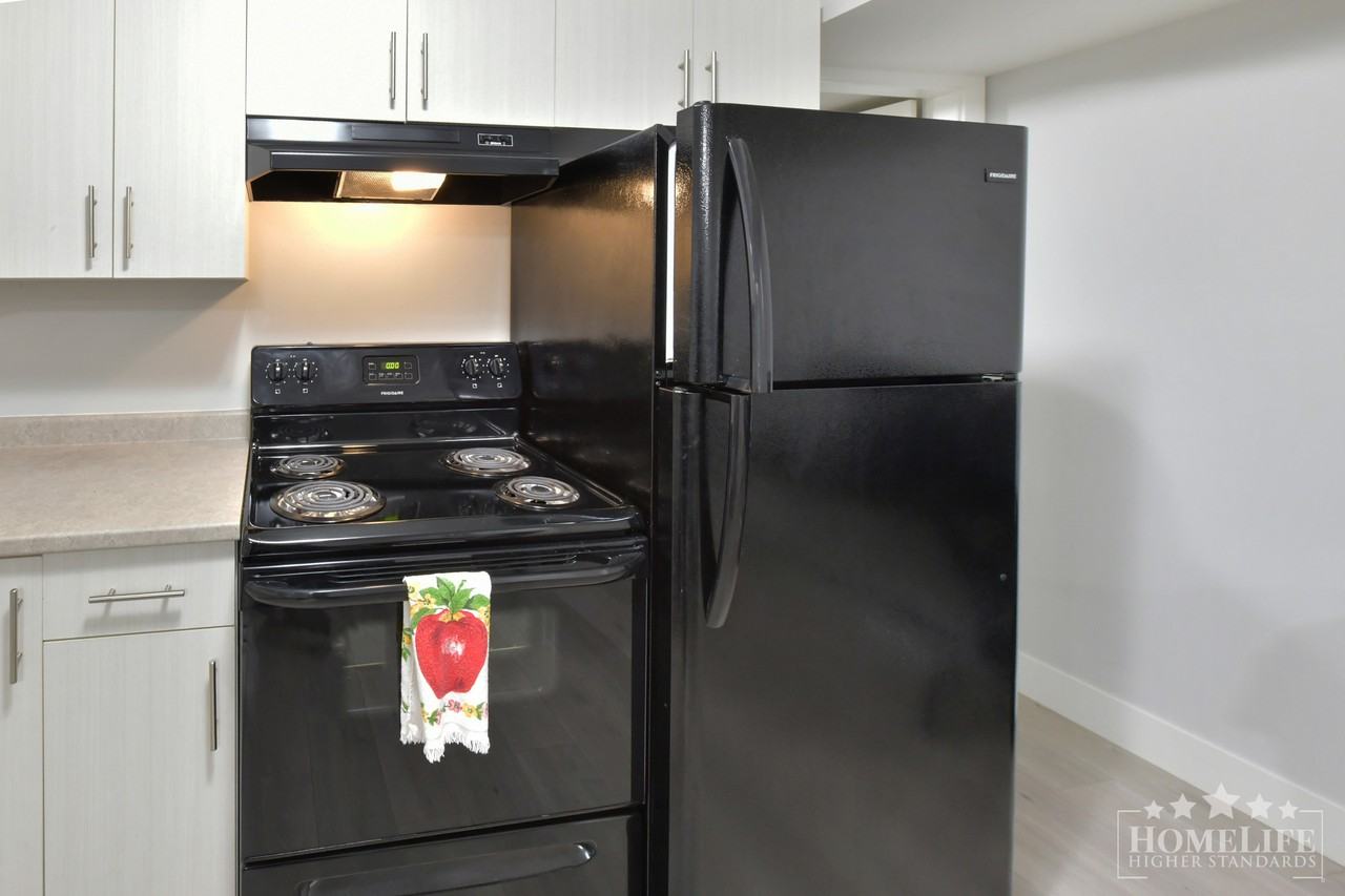 6125 146 St - Photo 7 of 15