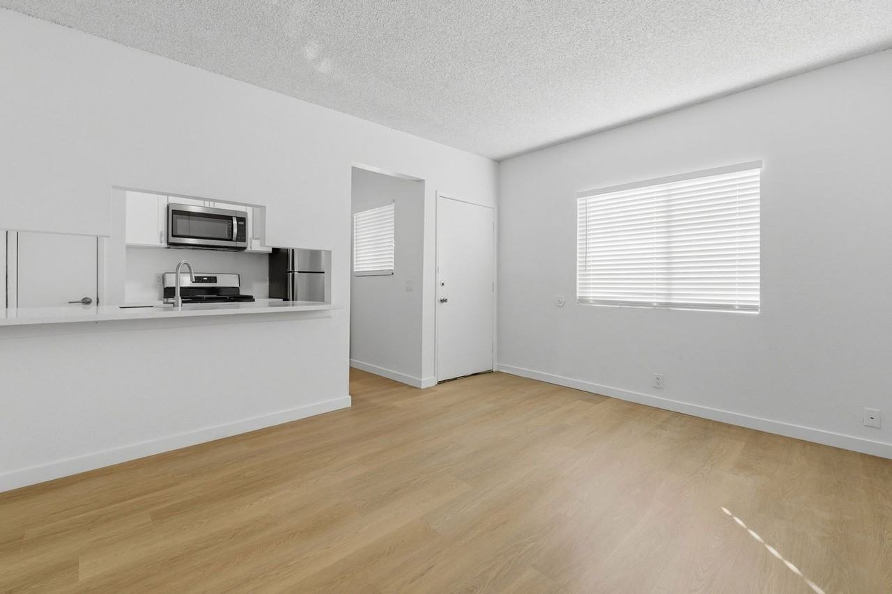 6301 Nightingale St - Photo 5 of 11