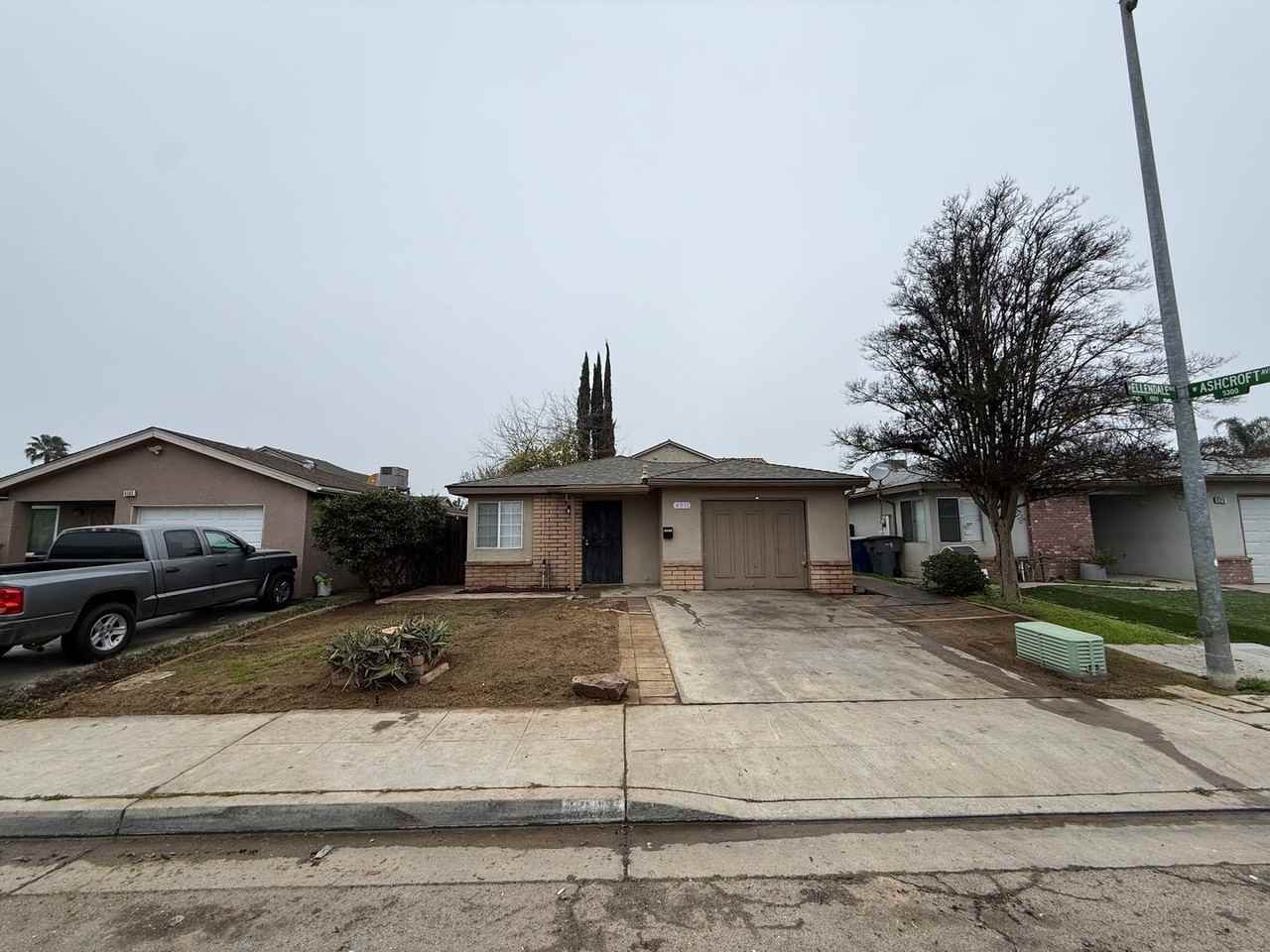 4311 N Ellendale Ave