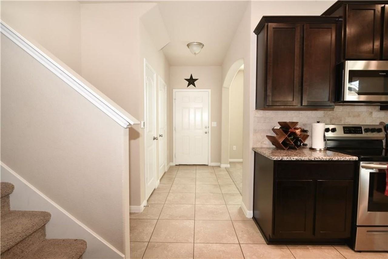 18405 Congaree St - Photo 4 of 34