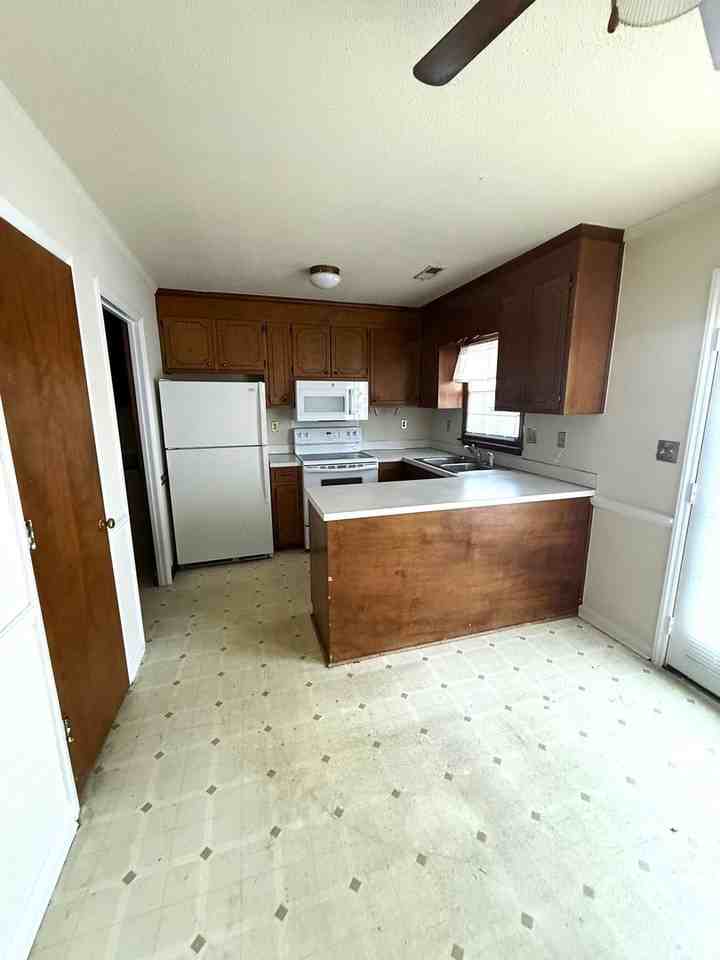 3256 Landmark St Apt A5 - Photo 3 of 13