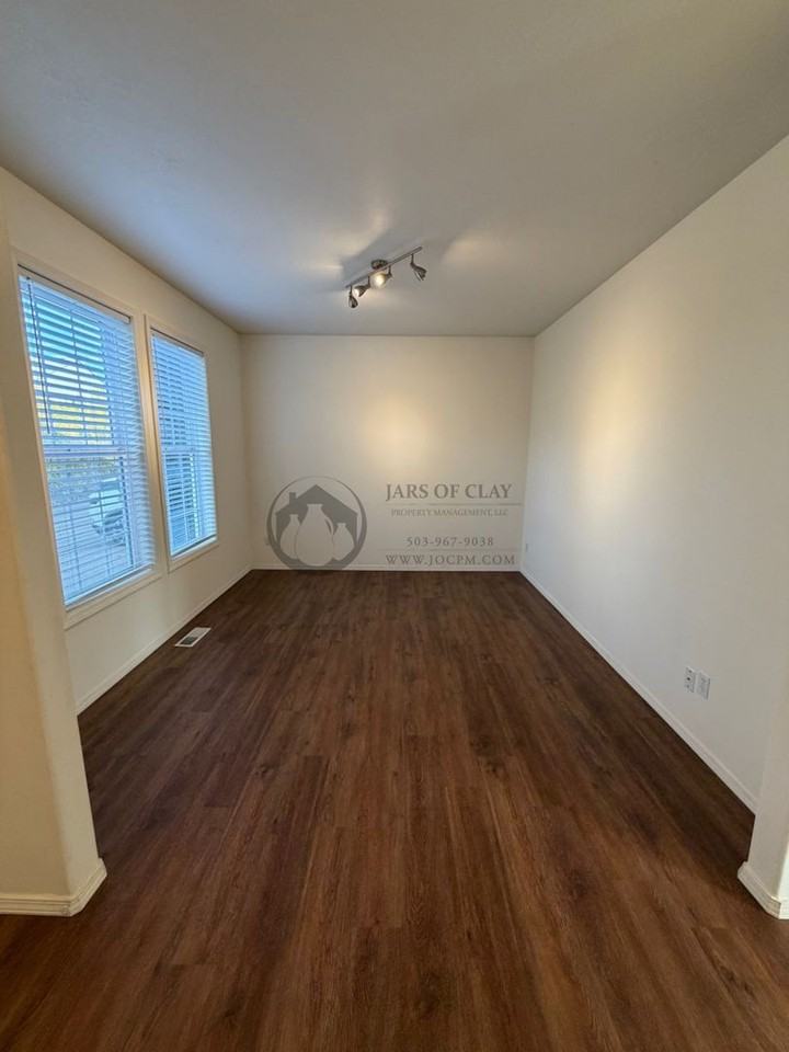 575 S Ponderosa St - Photo 5 of 19