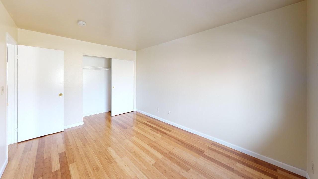 Classic Redwood City home with backyard patio - Photo 6 of 14