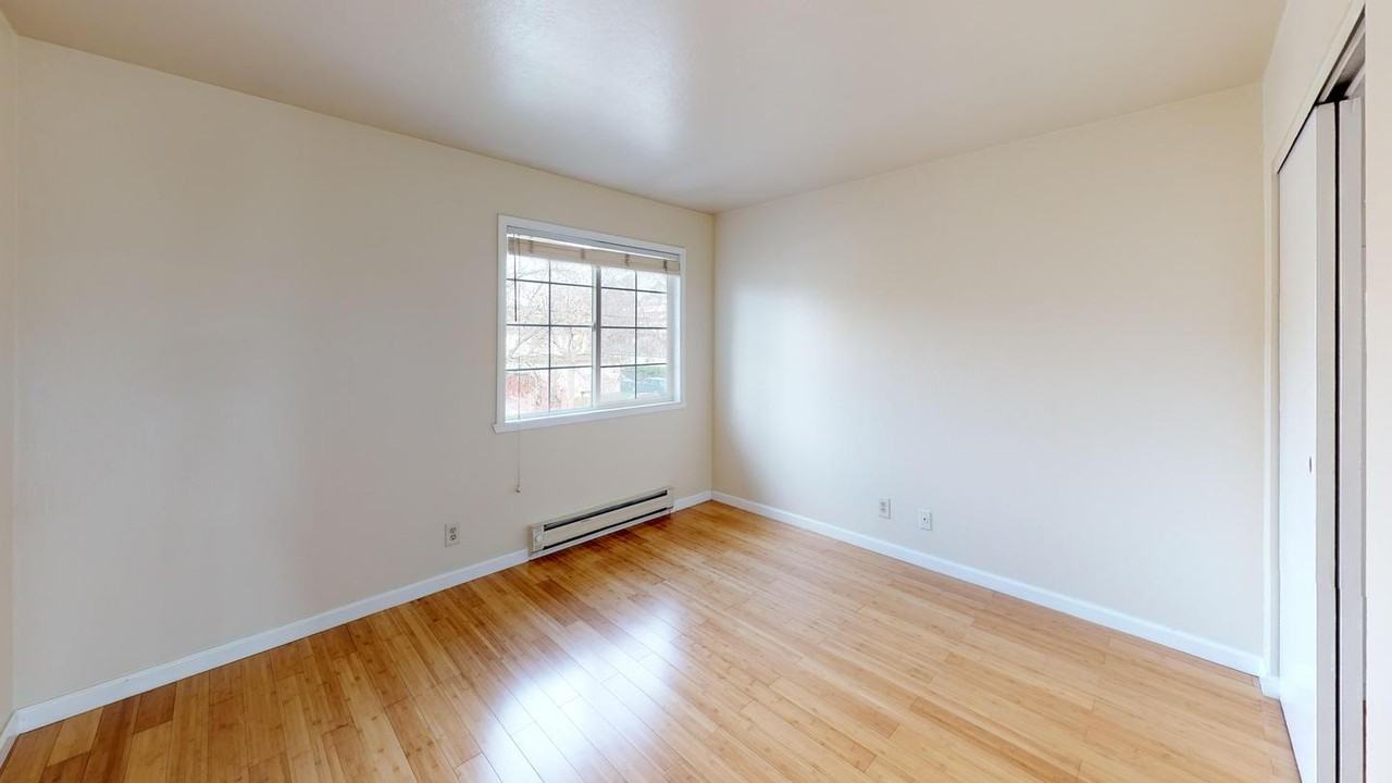 Classic Redwood City home with backyard patio - Photo 7 of 14