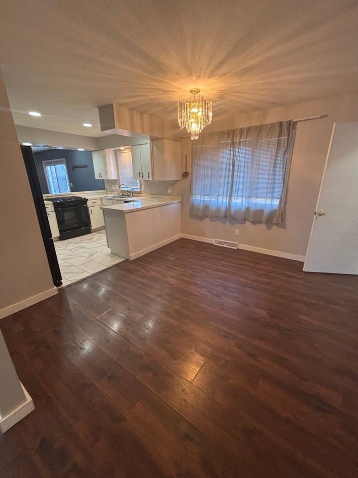 2489 Arrowhead Dr - Photo 3 of 11