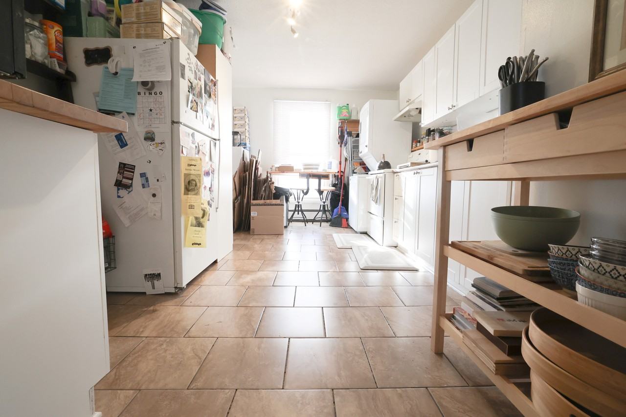 208 Dalhousie Street - Photo 3 of 11