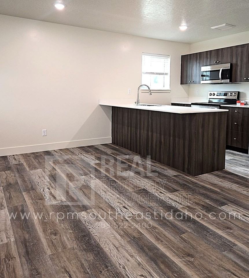 136 W 3rd N - Photo 7 of 26