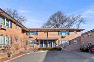 featured image of 139 Royal Ave