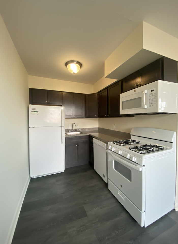 Broadmore Apartments - Photo 4 of 14