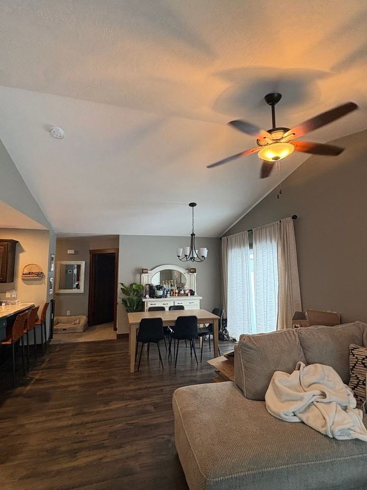 812 Daisy Ln - Photo 3 of 6