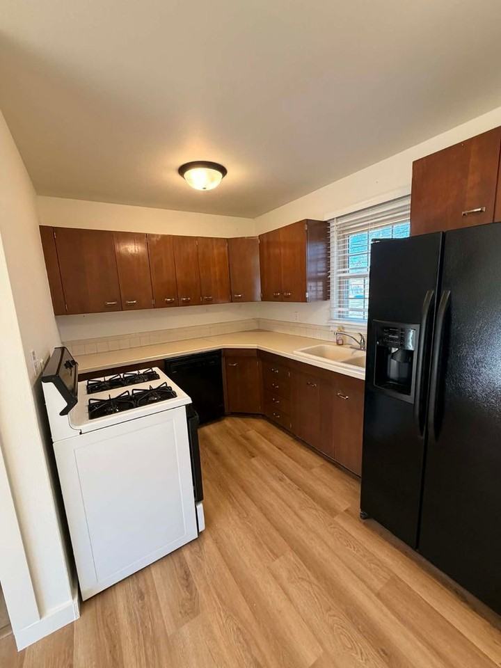 611 S Monroe Ave - Photo 4 of 14