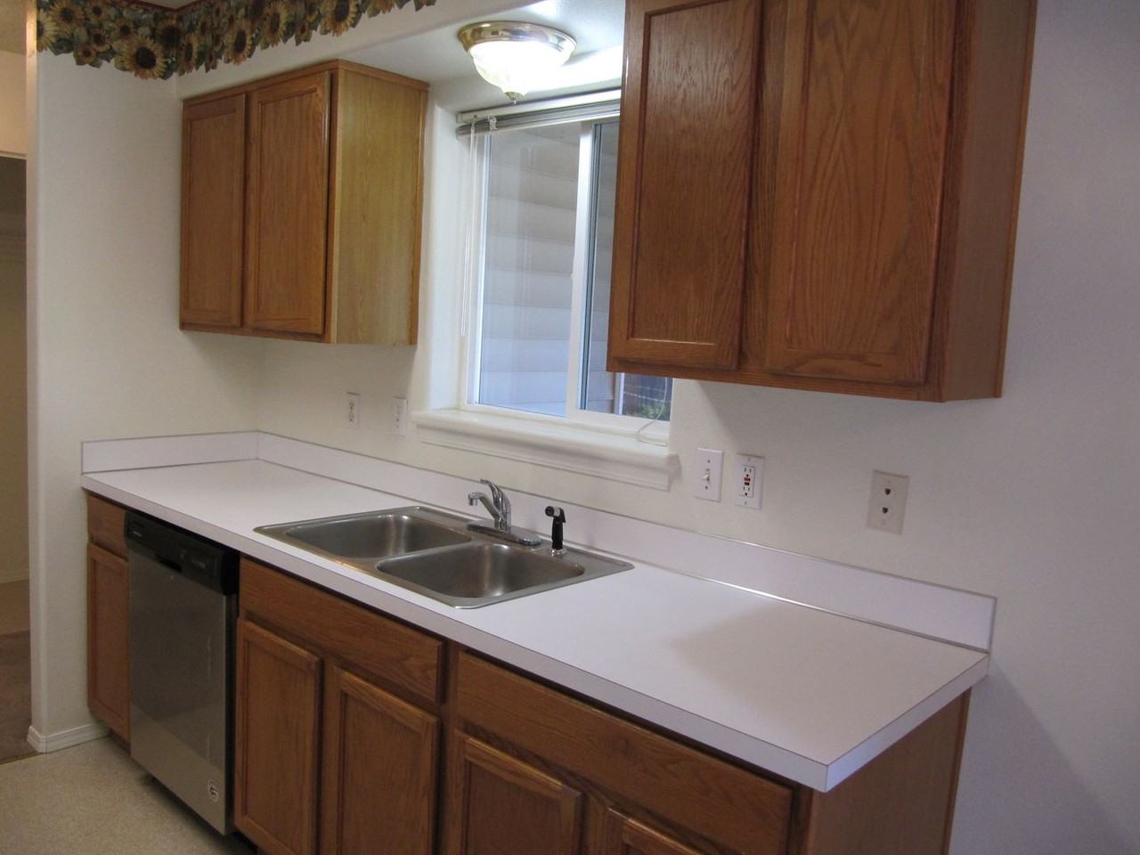 5370 Catalina St Se - Photo 5 of 16