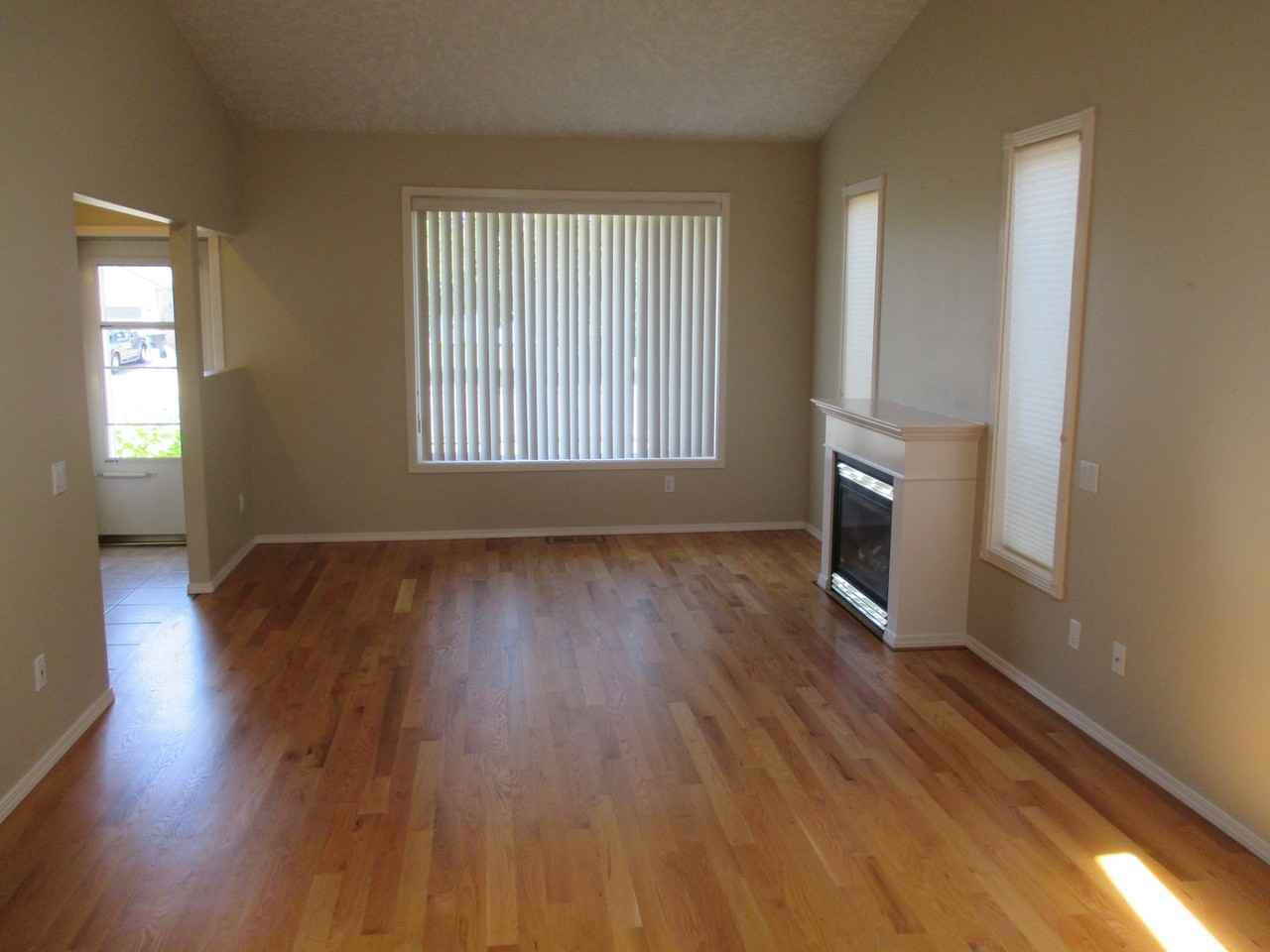 4952 49th Ave Ne - Photo 2 of 16