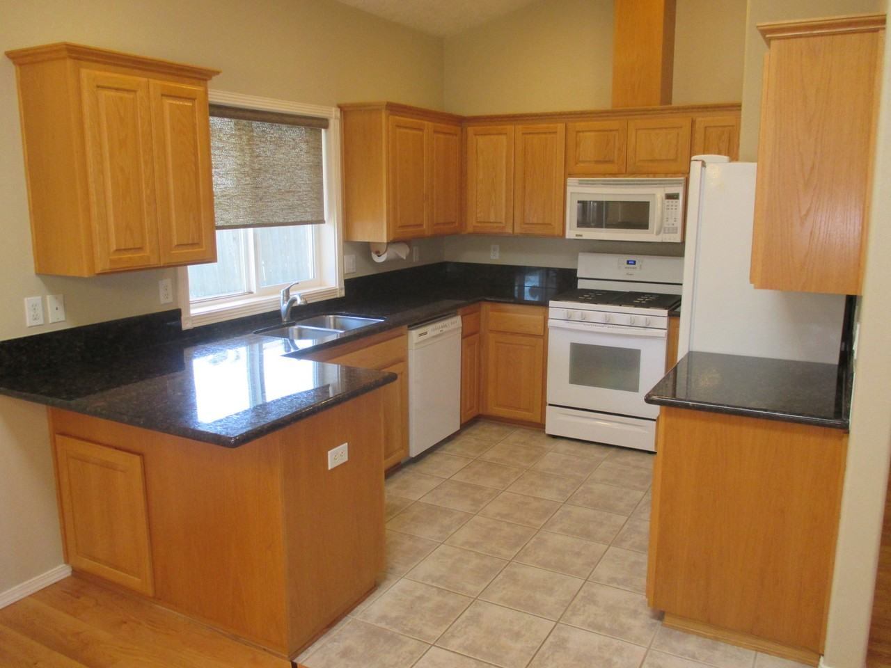 4952 49th Ave Ne - Photo 4 of 16