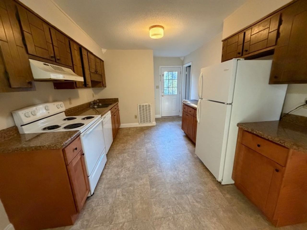 213 Weeks Dr Ne - Photo 4 of 10