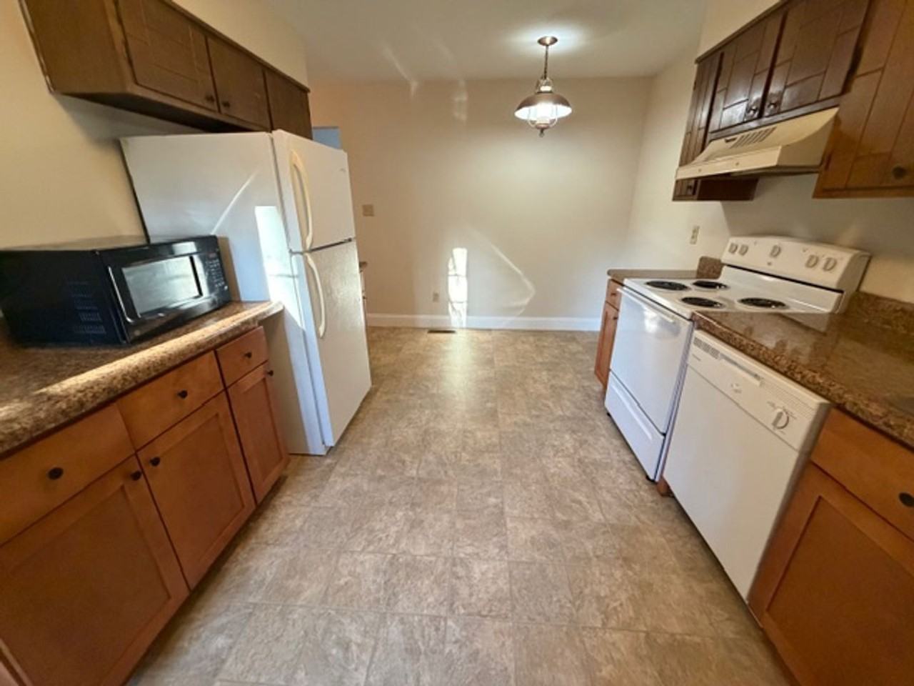 213 Weeks Dr Ne - Photo 5 of 10