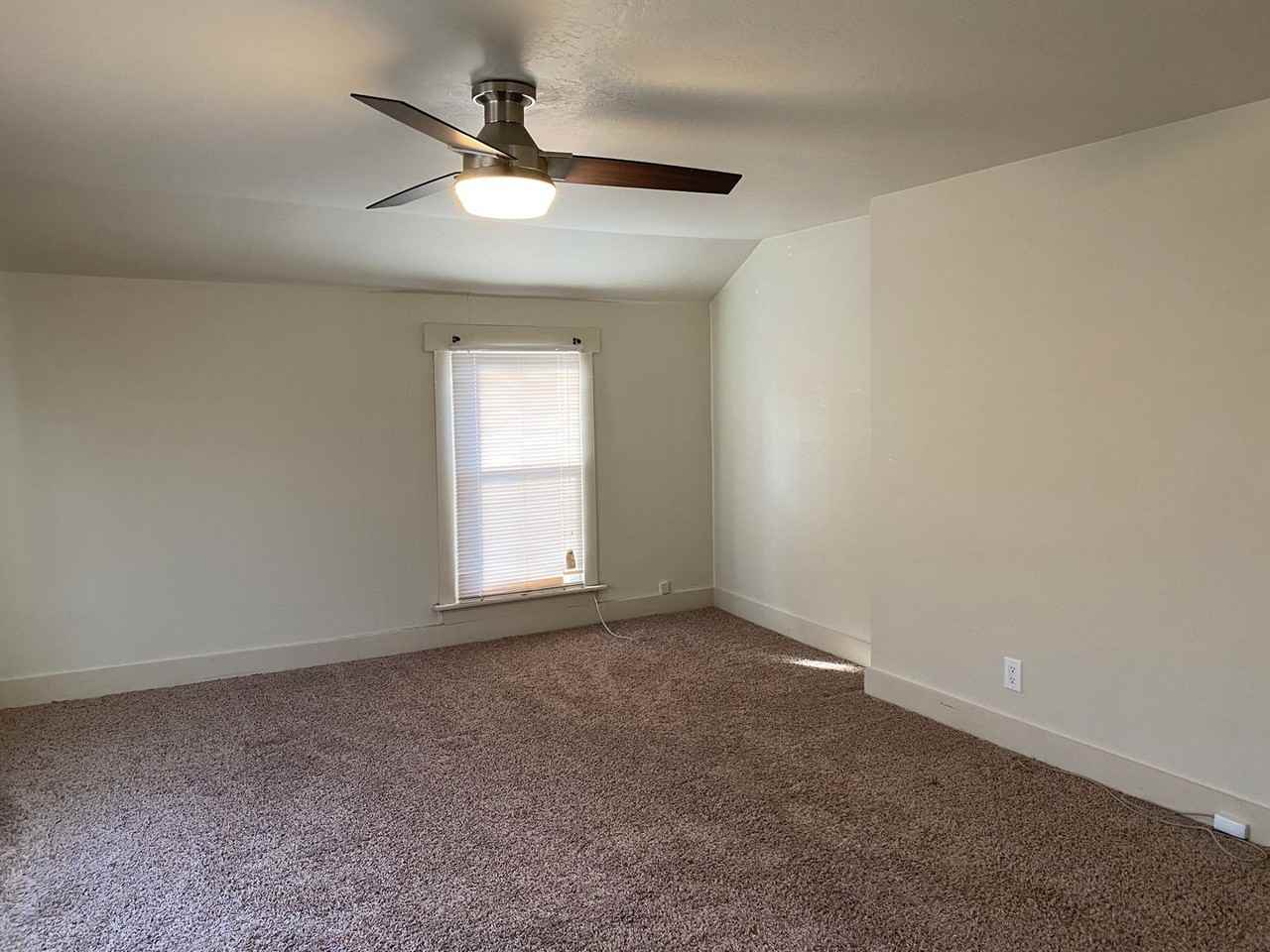 802 3rd Ave Se - Photo 6 of 13