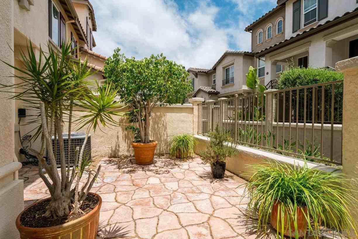 10428 Duxbury Ln #16 - Photo 2 of 22