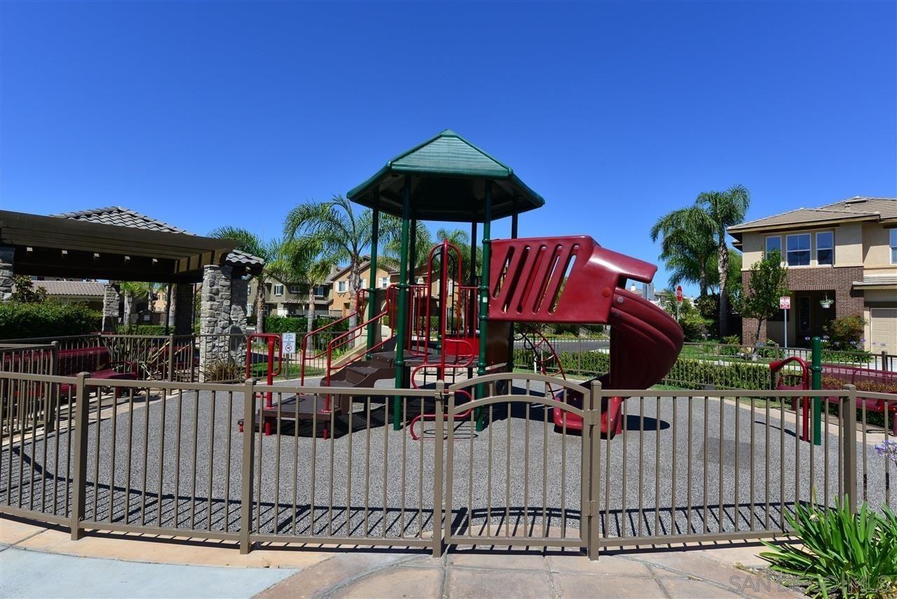 10428 Duxbury Ln #16 - Photo 3 of 21