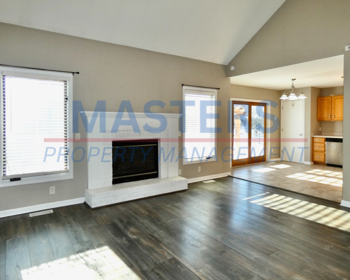 819 Little Creek Dr - Photo 5 of 30