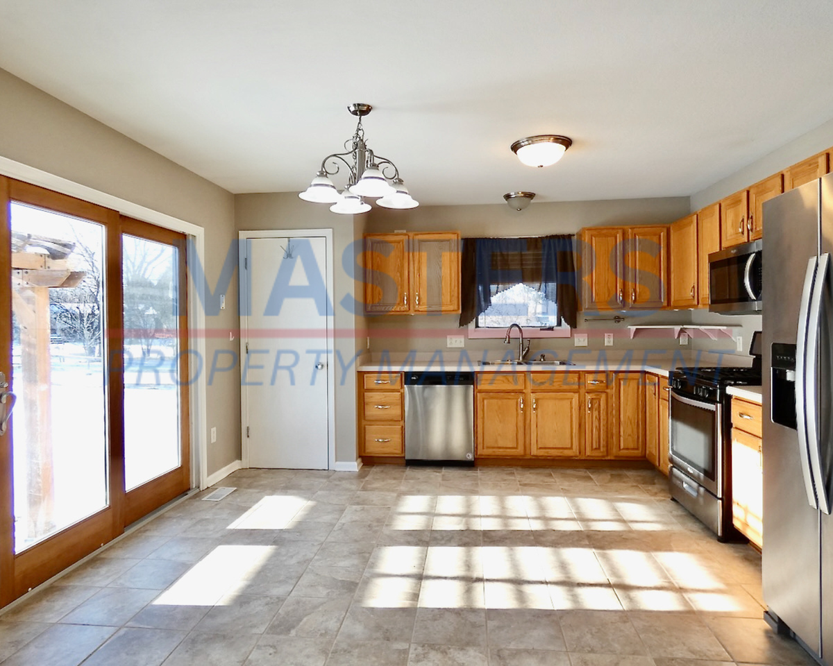 819 Little Creek Dr - Photo 6 of 30