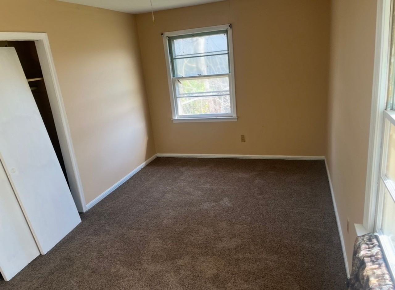 1916 Preston Dr - Photo 6 of 10