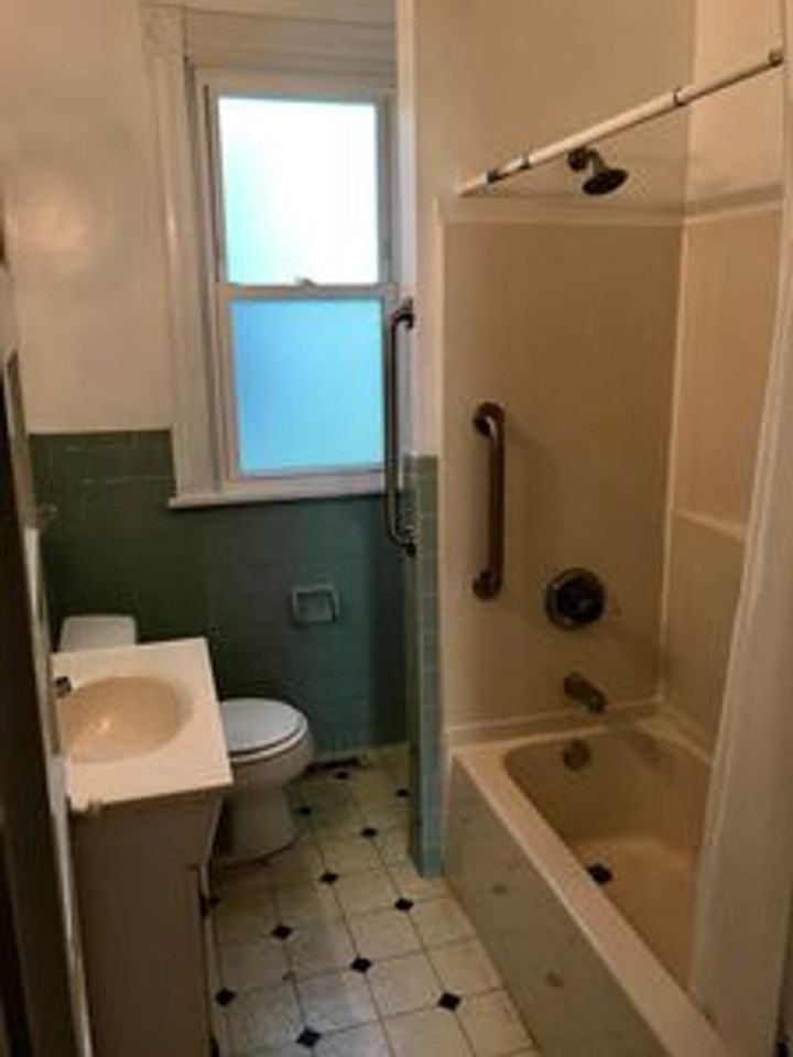 1402 Melton Ave - Photo 4 of 15