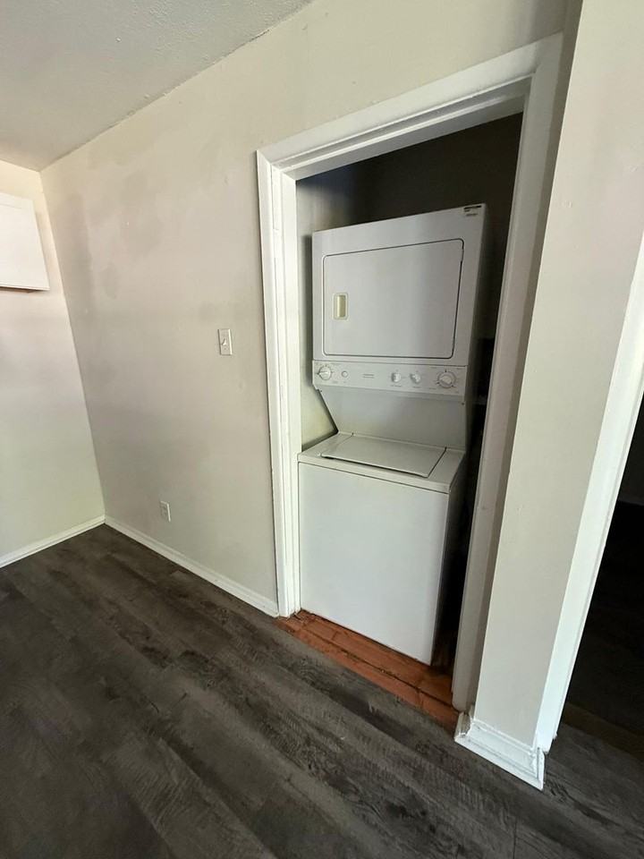 323 Meadowbrook Ln - Photo 4 of 14