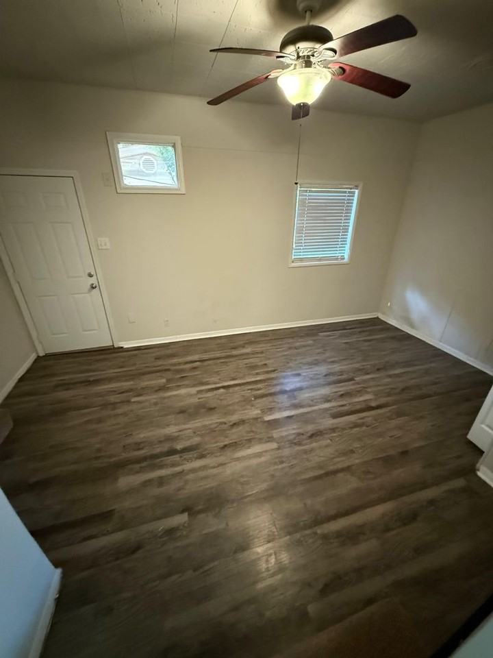 323 Meadowbrook Ln - Photo 7 of 14