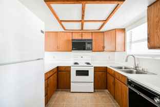 3823 S Maryland Pkwy Unit J7 - Photo 1 of 1