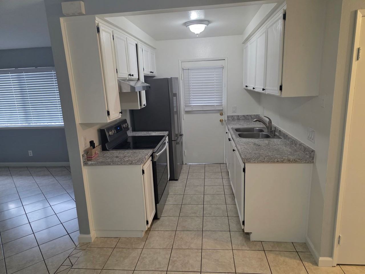 2601 Spinnaker Ave - Photo 4 of 7