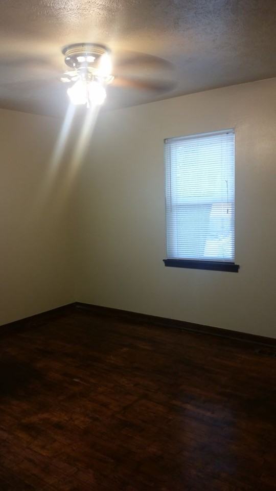 1223 Roosevelt Ave - Photo 5 of 10